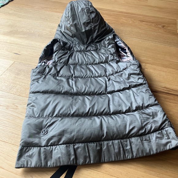 Lululemon the fluffiest reversible vest - Picture 9 of 9